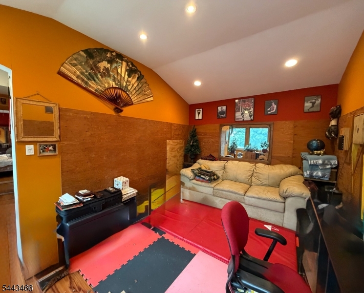 Barry Lakes - Residential