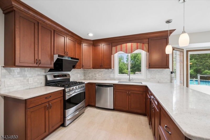 HIGHVIEW ESTATES - Residential
