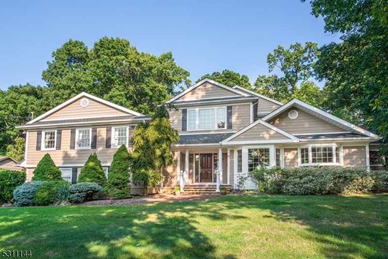 CLASSY and TIMELESS! THIS HOME is the GRAND SLAM we've been waiting for the last few years. Idyllic address in Prestigious RIKER HILL with one of the BEST POOLABLE properties in the Neighborhood. IMPRESSIVE and well-placed 4 ADDITIONS create a WOW factor for your guests and comfort for your family. Enormous EAT-IN KITCHEN with designer appliances, HIGH CEILING, HUGE CENTER ISLAND and SUNSET Views. 400 sq ft Banquet Dining Room with Elegant COFFERED ceiling, ideal for entertaining! Perfect Multi-Generational Layout: 3 En-suite Master Bedrooms including a 550+ sq ft HONEYMOON SUITE with High Ceiling, Spa Bath and 2 oversized OUTFITTED dressing rooms. Master Juliette Balcony overlooking LUSH & PRIVATE  backyard oasis including a HUGE 1400+sq ft stone patio and covered Living AREA  with exterior TV.  Whole house generator keeps you comfortable all year-round. ENJOY LIFE in LIVINGSTON!