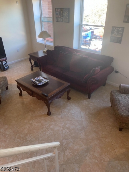 ELIZABETH - Residential