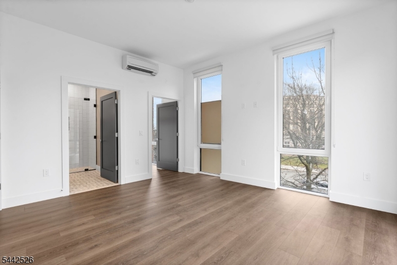 The View at Lincoln Park - Residential