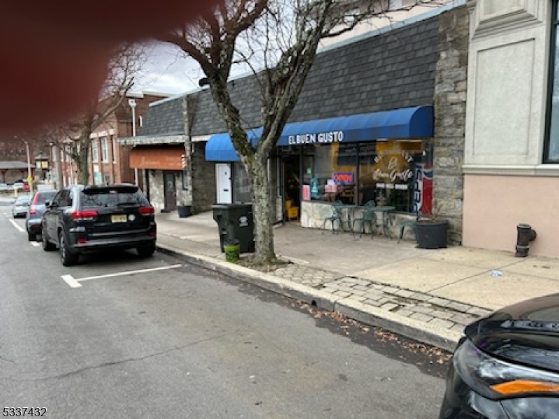 DOWNTOWN - Commercial Sale