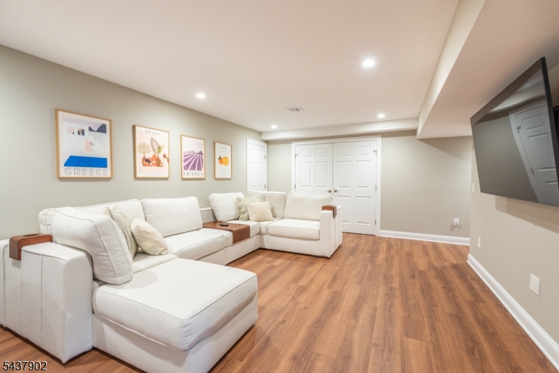 Free Acres - Residential