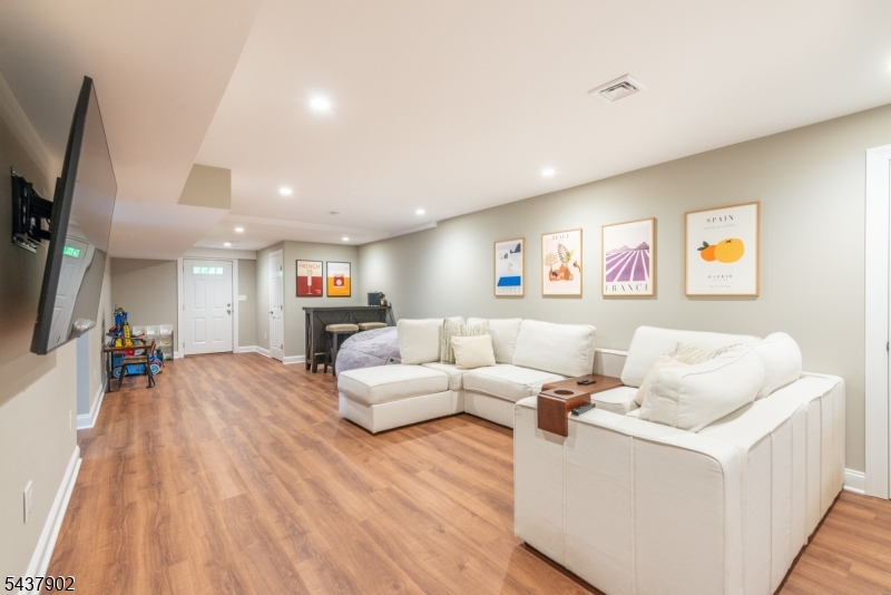 Free Acres - Residential