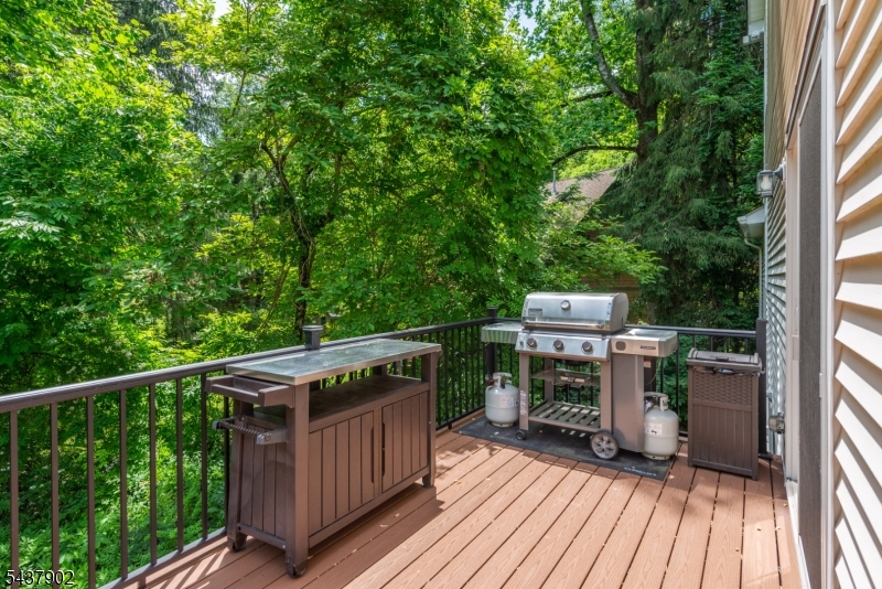 Free Acres - Residential