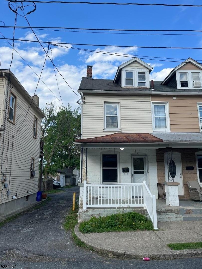 Completely renovated 2 bed 1 full bath duplex in the heart of historic Phillipsburg. Great option for commuters, close to major highways (Rt. 22, Rt. 78). Take a drive over the river and enjoy all the restaurants and attractions of Easton PA. This home features new stainless steel appliances, an updated kitchen with plenty of cabinet space. Bring your pets!! Available now schedule your tour today!