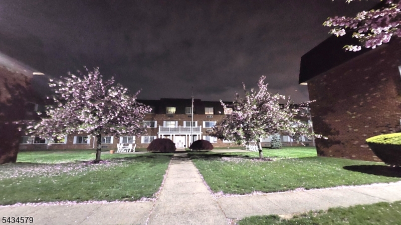Putnam House - Residential