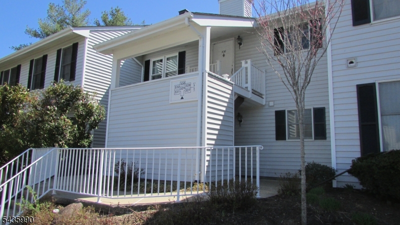 Second floor condo located in desirable Hunter?s Crossing. Unit features a spacious bedroom and updated bath. The entry foyer opens to a den with a sun drenching skylight. The Living Room/Dining room combination add an openness complete with a slider leading to the private deck. A nice size eat-in kitchen has plenty of cabinets and counter space. Hunter?s Crossing Association fee included water, trash removal with dumpster recycling, snow removal up to the front door, maintenance of exterior and common areas. This beautiful neighborhood is close to shopping, highways and even local landscapers and fresh grown produce. Put this one on your list today!