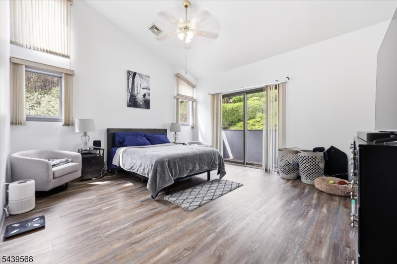 HAMILTON WOODS - Residential