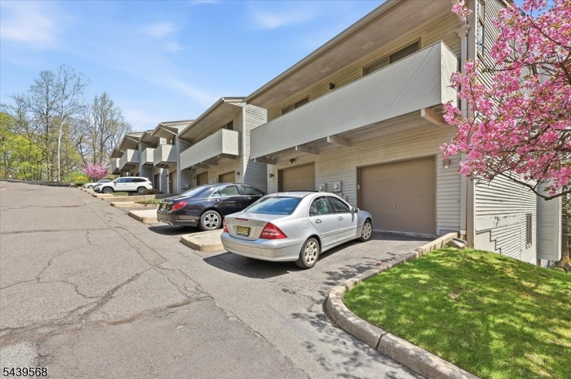 HAMILTON WOODS - Residential