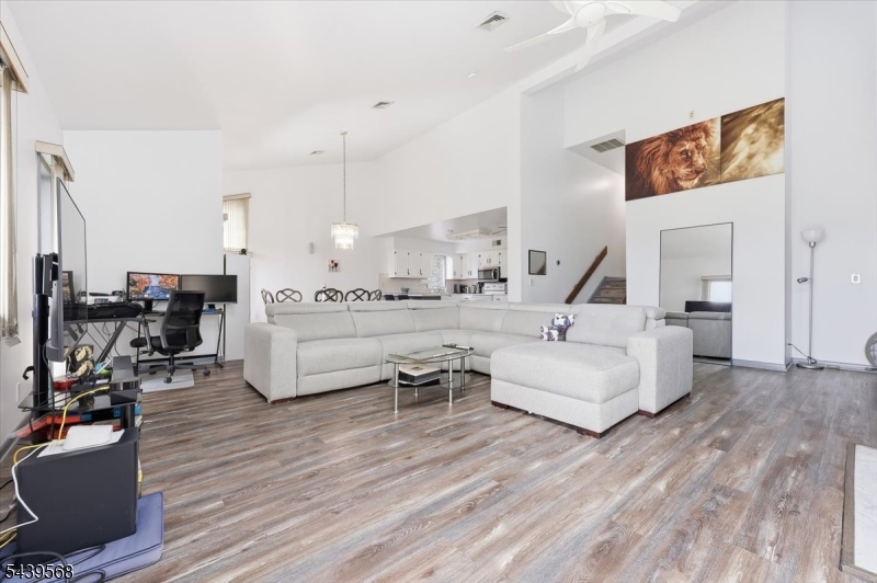 HAMILTON WOODS - Residential