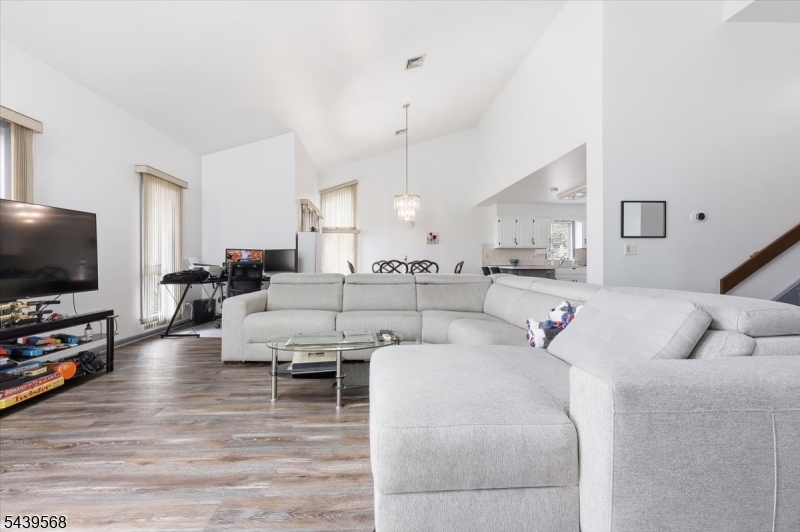HAMILTON WOODS - Residential