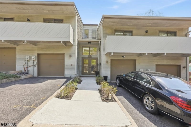 HAMILTON WOODS - Residential