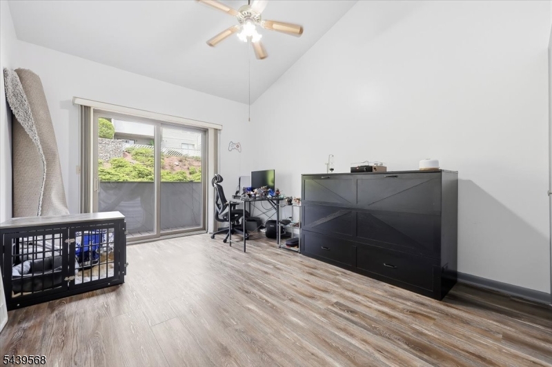 HAMILTON WOODS - Residential