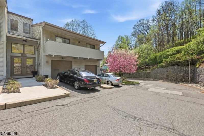 HAMILTON WOODS - Residential