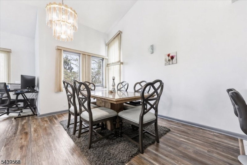 HAMILTON WOODS - Residential