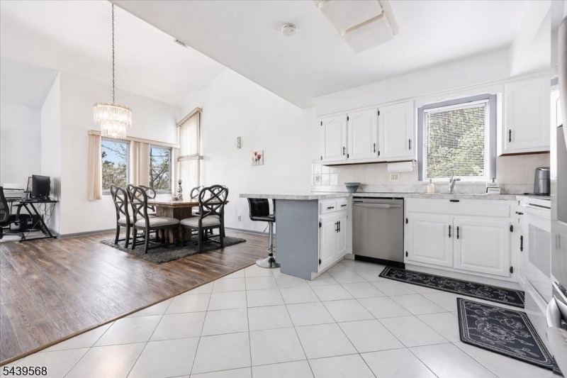 HAMILTON WOODS - Residential