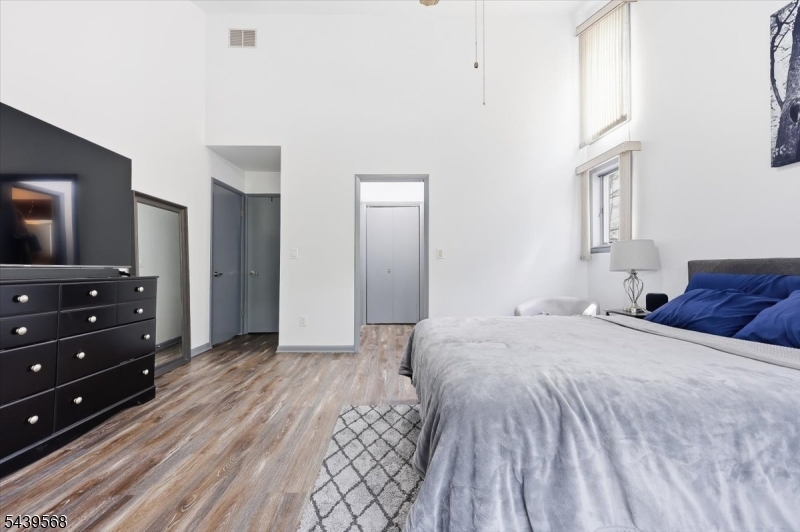 HAMILTON WOODS - Residential