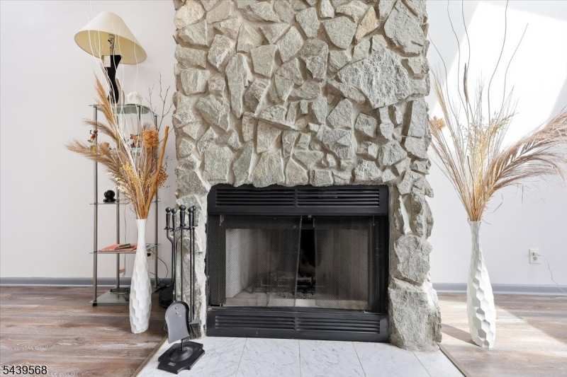 HAMILTON WOODS - Residential