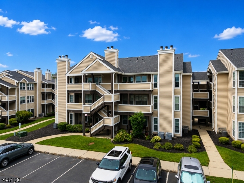 THE POINT AT GALLOPPING - Residential