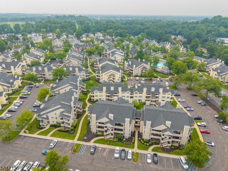 THE POINT AT GALLOPPING - Residential