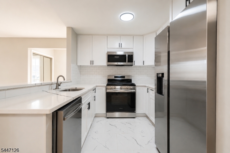 THE POINT AT GALLOPPING - Residential