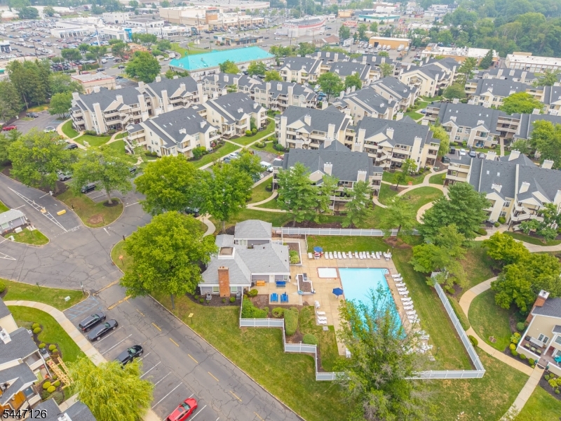 THE POINT AT GALLOPPING - Residential