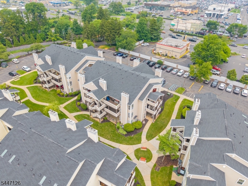 THE POINT AT GALLOPPING - Residential