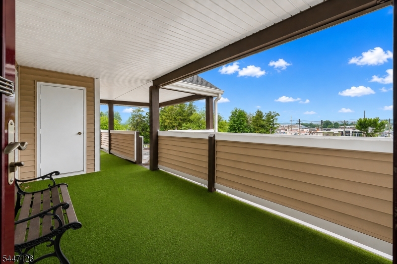 THE POINT AT GALLOPPING - Residential