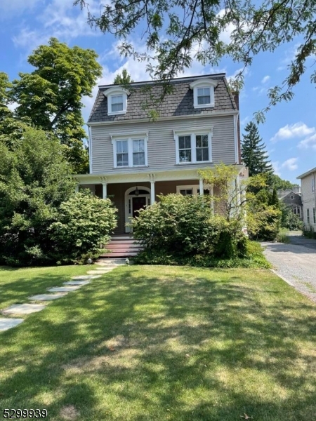 Location, Location, Location, Just minutes to the Morristown Green. This One Bedroom Apartment offers a Living Room, Kitchen, and Bedroom. Gas Stove, Dishwasher, In Unit A/C & Heat. With communal Laundry in the Basement with extra storage. This is a great spot if you want to live close to the Center of Morristown!