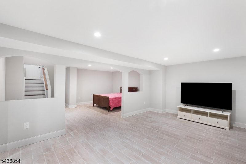 Fox Chase/Roxiticus Valley - Residential