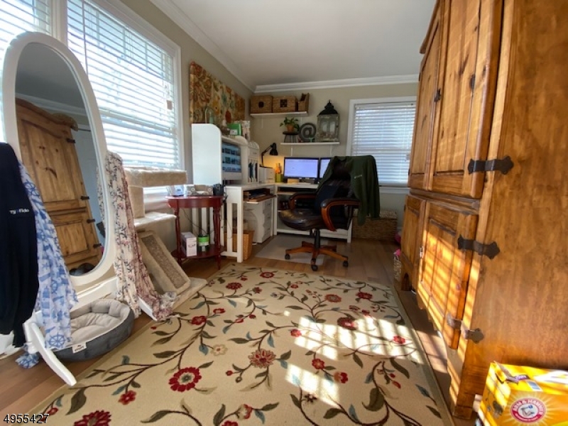LINDY LAKE - Residential
