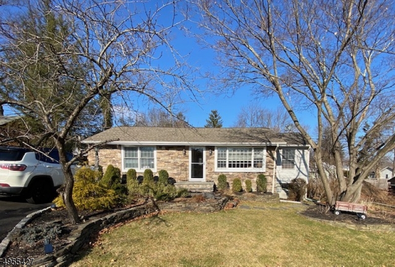 LINDY LAKE - Residential