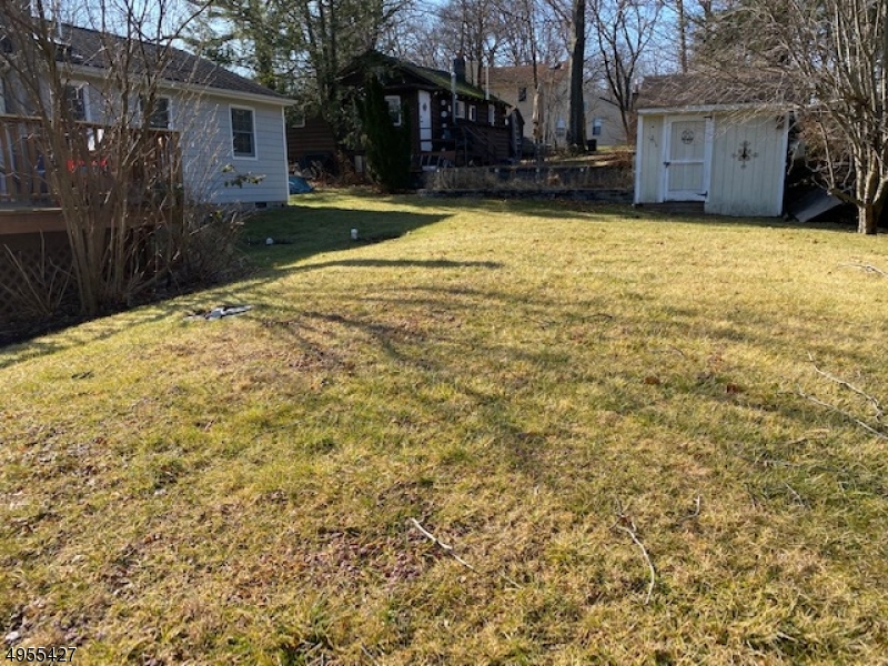 LINDY LAKE - Residential