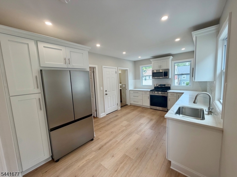 Fully renovated apartment featuring three bedrooms, a family room and a large chef's kitchen with brand new quartz countertop, stainless steel appliances, an abundance of cabinet space and large in-unit washer & dryer. Be the first to live in this fully modernized apartment, located within walking distance to multiple train stations and downtown Bloomfield Avenue. Pets: cats and small dogs will be considered