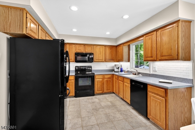 Colonial Oaks - Residential