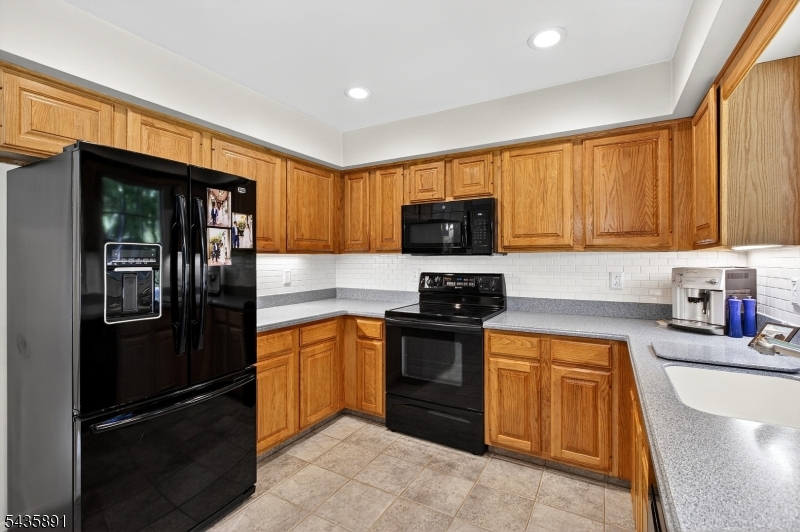 Colonial Oaks - Residential