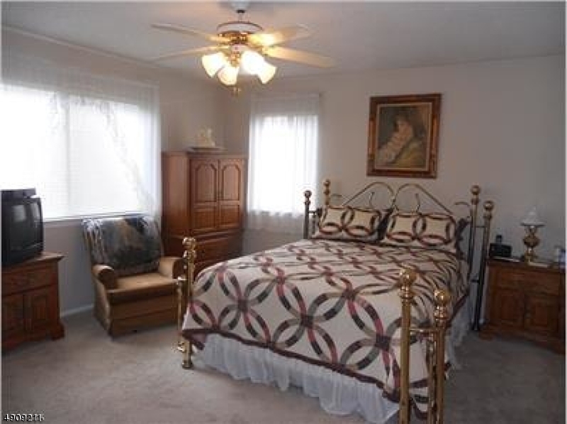 DRAKESVILLE - Residential Lease