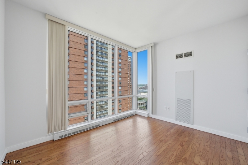 Shore Club - Residential