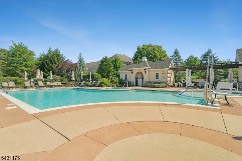 Four Seasons Promenade - Residential