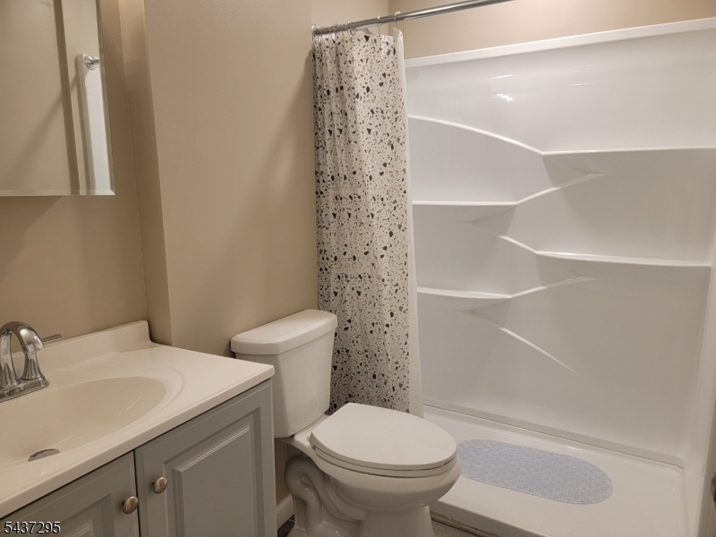 HIGH POINT COUNTRY CLUB - Residential Lease