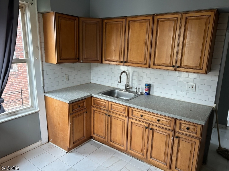 Move-in ready!! 3 bedroom, 1 bath, second floor, well-maintained apartment. Spacious layout offers three comfortable bedrooms and a full renovated bath, living room and dining room.    Convenient location close to shopping, dining, and public transportation, with easy access to major commuting routes. Don't miss this opportunity ? schedule your showing today!