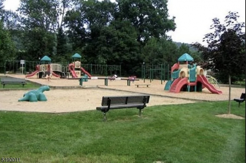 HASTINGS SQUARE - Residential