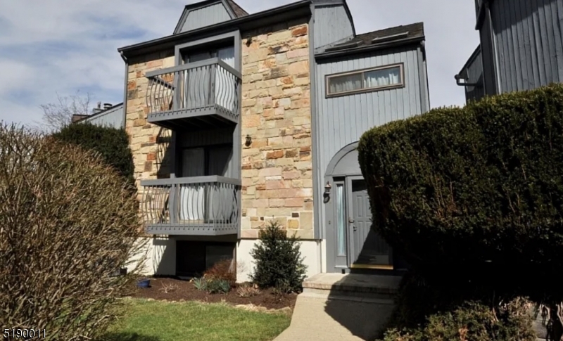 HASTINGS SQUARE - Residential
