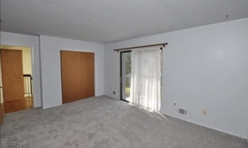 HASTINGS SQUARE - Residential