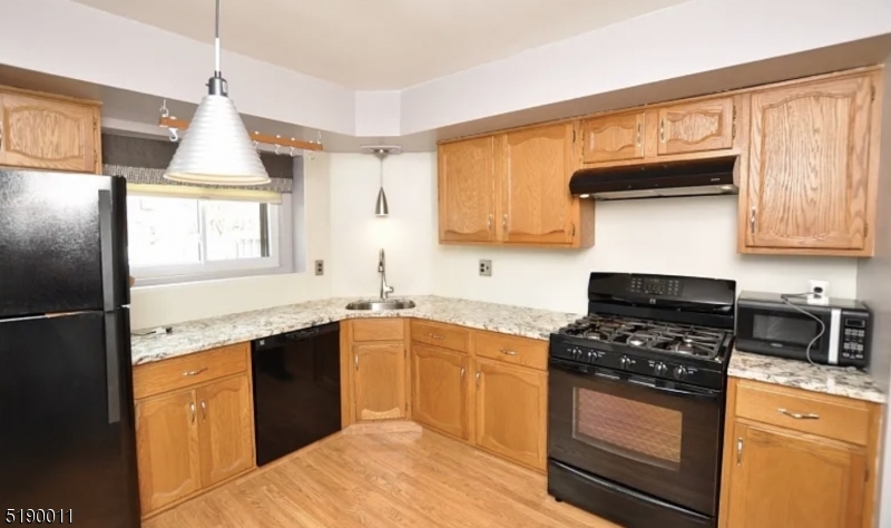 HASTINGS SQUARE - Residential