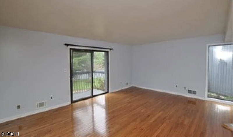 HASTINGS SQUARE - Residential