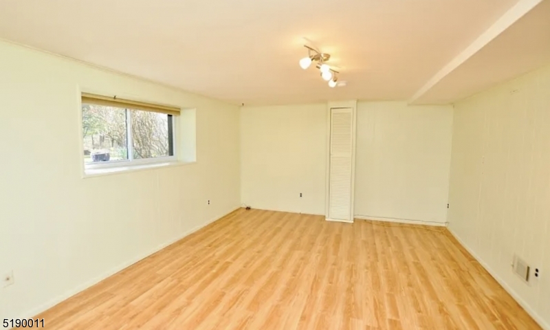 HASTINGS SQUARE - Residential