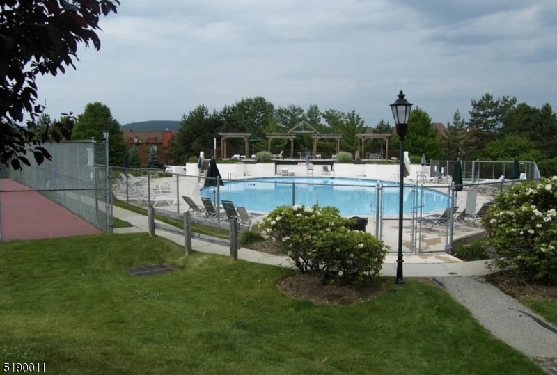 HASTINGS SQUARE - Residential