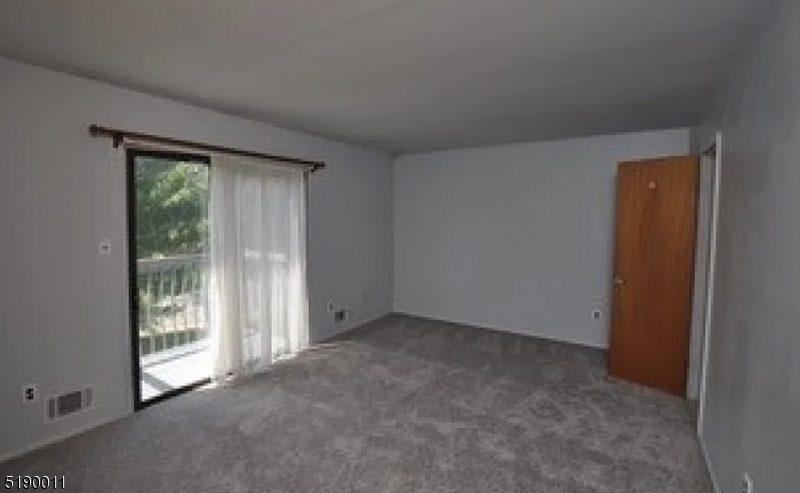 HASTINGS SQUARE - Residential